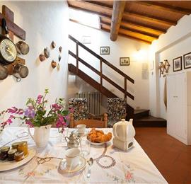 A selection of 2-3 bedroom apartments with shared pool near Florence, Sleeps 4-6
